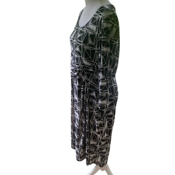 PRECIS Black and White Geometrical Shift Dress - Picture 3 of 5